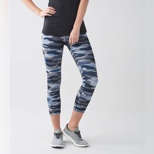 Lululemon Wunder Under Crop III *Full-On Luon
Mini Coast Camo Deep Navy Multi